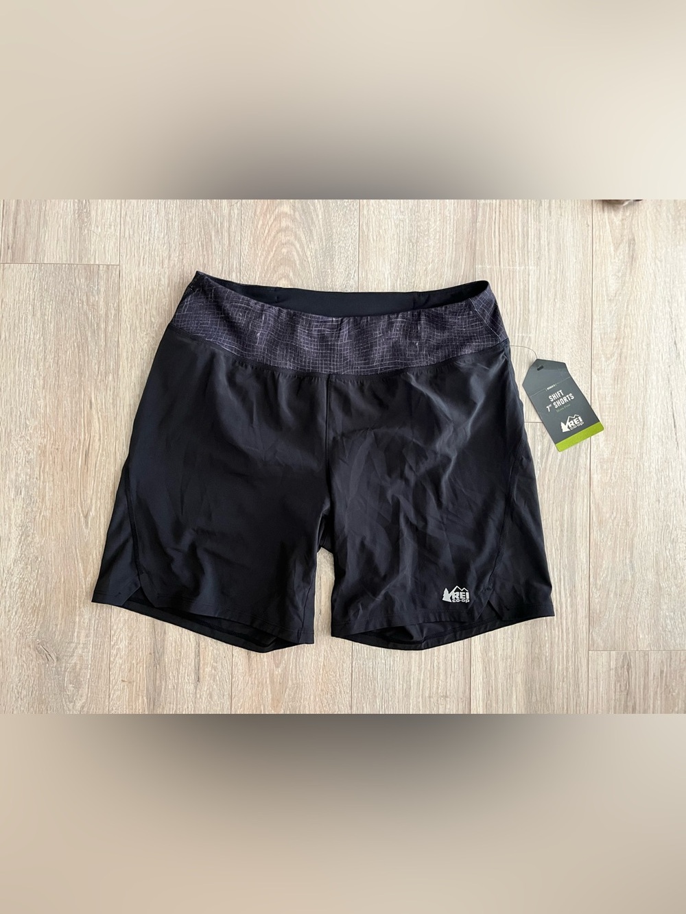NWT REI Women's Shirt 7” Athletic Shorts Black - Size Medium